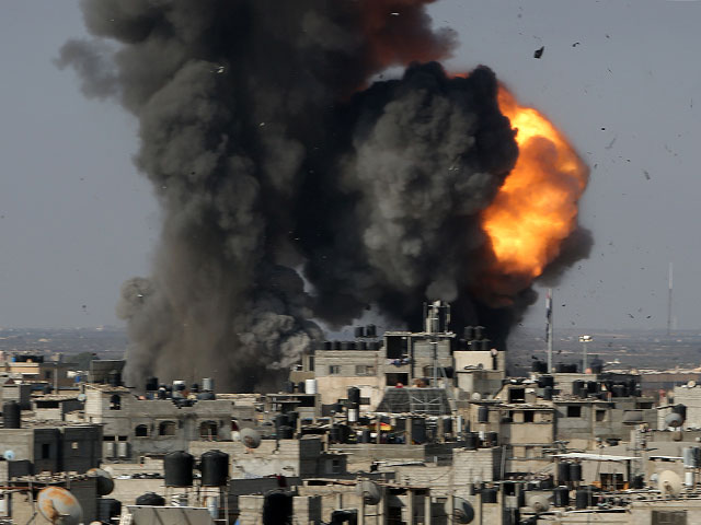 ЦАХАЛ атаковал склады боеприпасов в Газе
