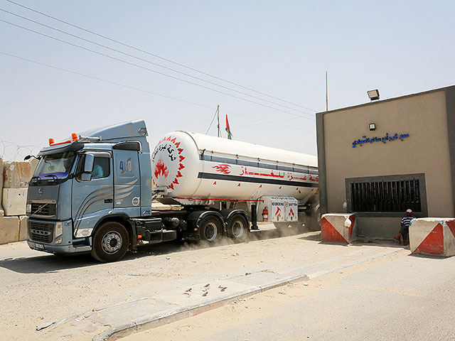 Израиль осуществил поставку топлива в сектор Газы