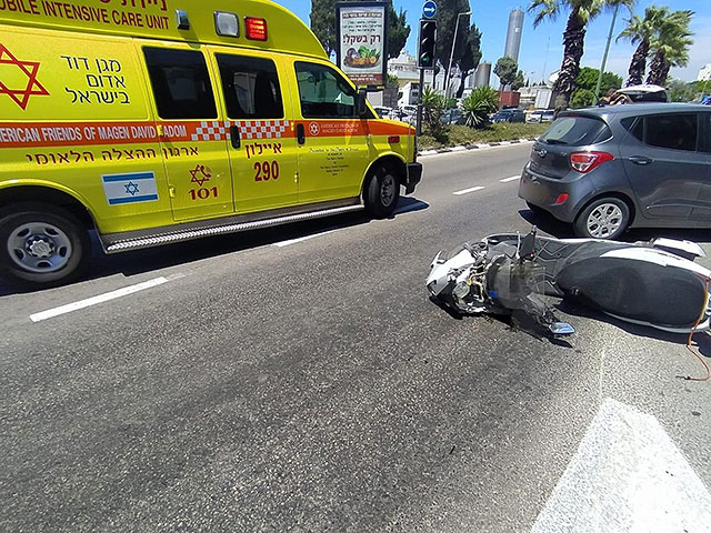 Столкновение мотоцикла и самоката в Реховоте, один из пострадавших в тяжелом состоянии
