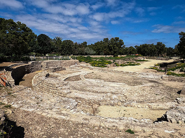 Место раскопок базилики в национальном археологическом парке в Ашкелоне