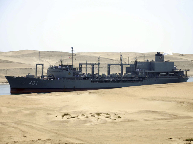 Иранский корабль Kharg в Суэцком канале в 2011 году