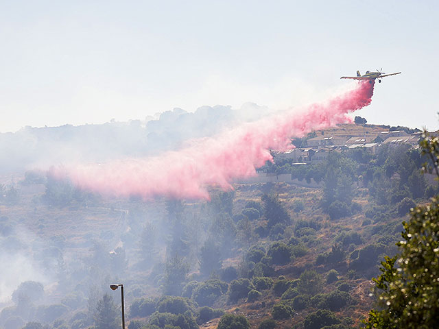 Пожар в Гуш-Эционе, на месте действуют самолеты пожарной службы