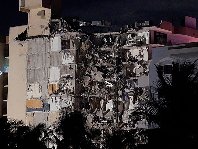 Во Флориде частично обрушился многоэтажный дом, есть жертвы