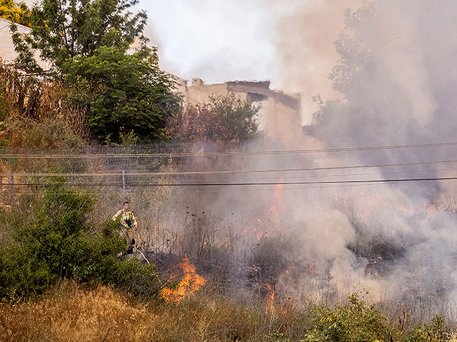 Пожар в районе Иерусалима, огонь подбирается к жилым домам