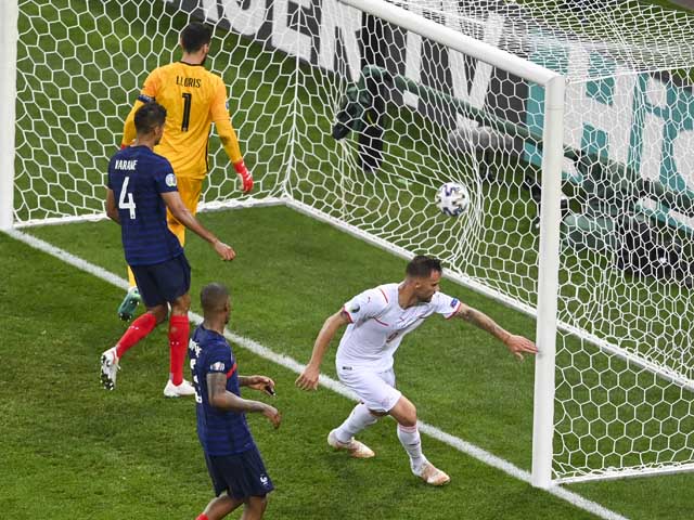 Швейцария - Франция. Харис Сеферович забивает второй гол в ворота французов