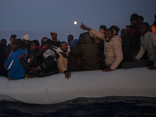 Судно с мигрантами на борту затонуло у берегов Туниса; более 40 погибших