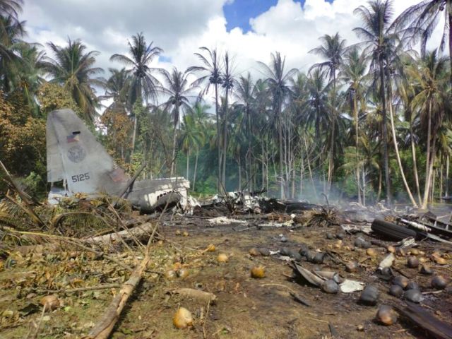 Катастрофа военного самолета на Филиппинах: подтверждена гибель 50 человек
