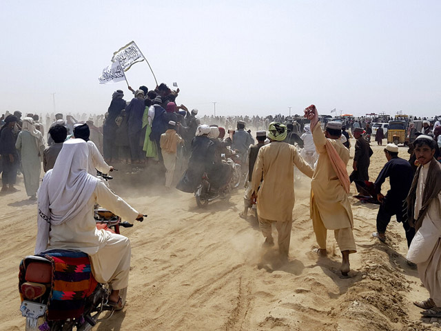 Талибы и их сторонники в районе афгано-пакистанской границы. 14 июля 2021 года