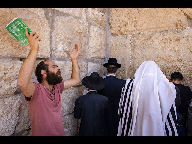Девятое ава в Иерусалиме: молитвы у Стены Плача. Фоторепортаж