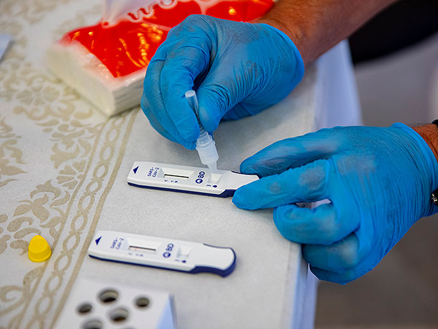 Суд обязал работника госкомпании, отказавшегося делать прививку, проходить тесты на COVID-19