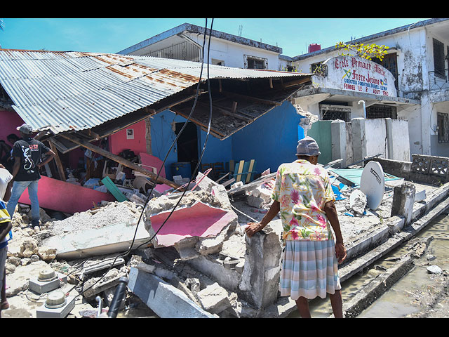 Власти Гаити подтверждают гибель около 1300 человек в результате землетрясения