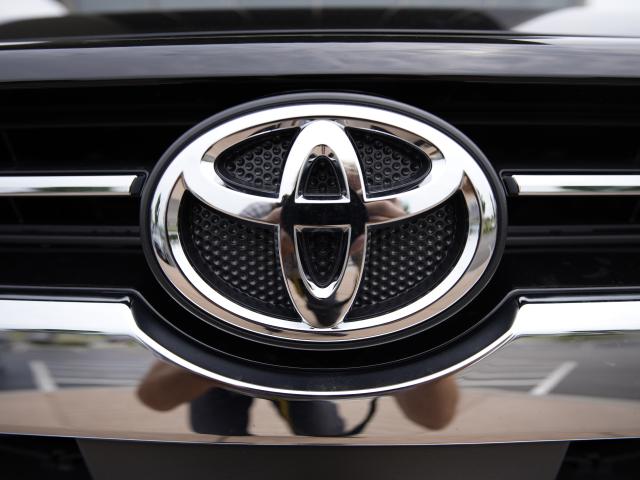 Toyota останавливает производство на японских заводах из-за нехватки чипов