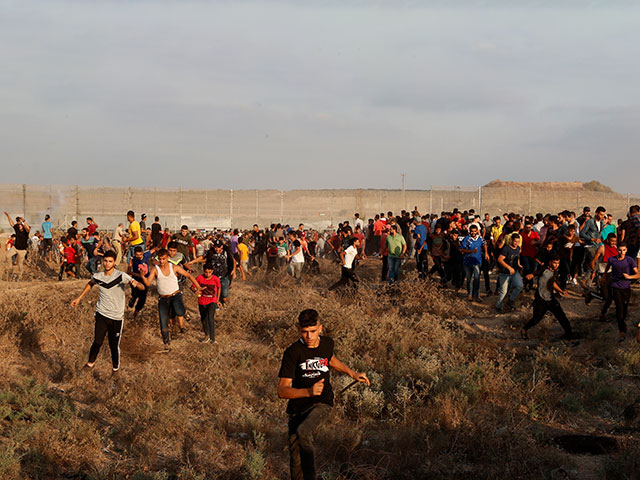 Более 3000 тысяч жителей сектора Газы участвуют в беспорядках на границе с Израилем
