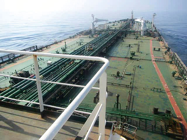 Иранский нефтяной танкер Faxon прошел около побережья ОАЭ и, вероятно, направляется в Ливан