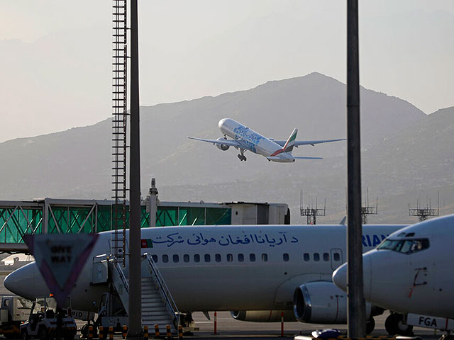 В аэропорту Кабула попал под обстрел итальянский самолет