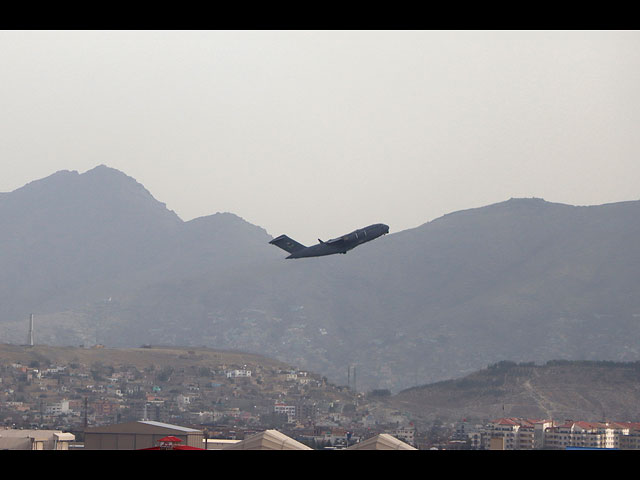 Последний американский самолет покидает Афганистан