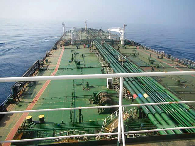 СМИ: первый иранский танкер с топливом для Ливана пришел в Сирию