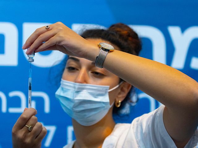 Вакцинация против коронавируса в Израиле: "бустерную" прививку получили 27% граждан