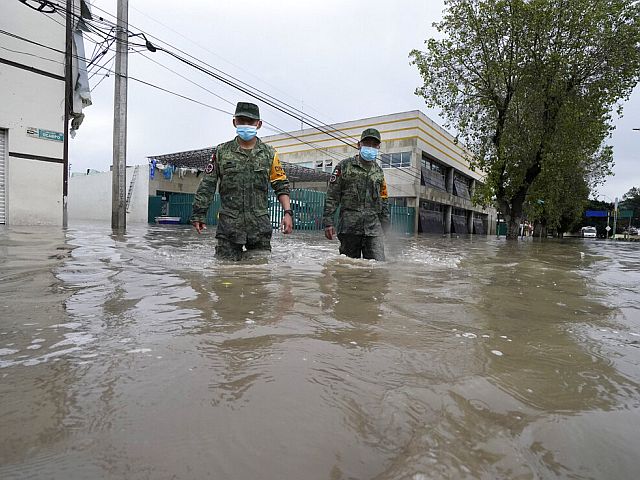 В Мексике в результате наводнения оказалась затопленной больница, не менее 17 погибших