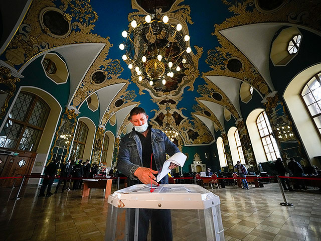 Голосование в здании Казанского вокзала в Москве. 18 сентября 2021 года