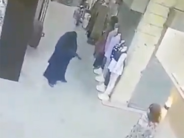 Грабители, в женских хиджабах, ограбили ювелирный магазин в Тулькарме
