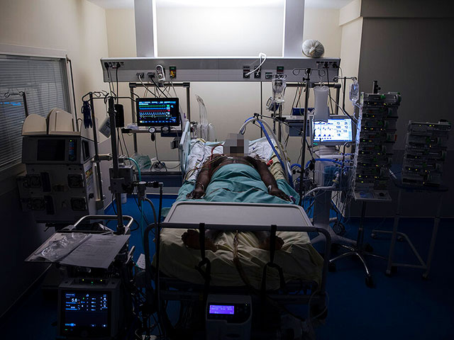 Больницы продолжают сообщать о нехватке аппаратов ЭКМО