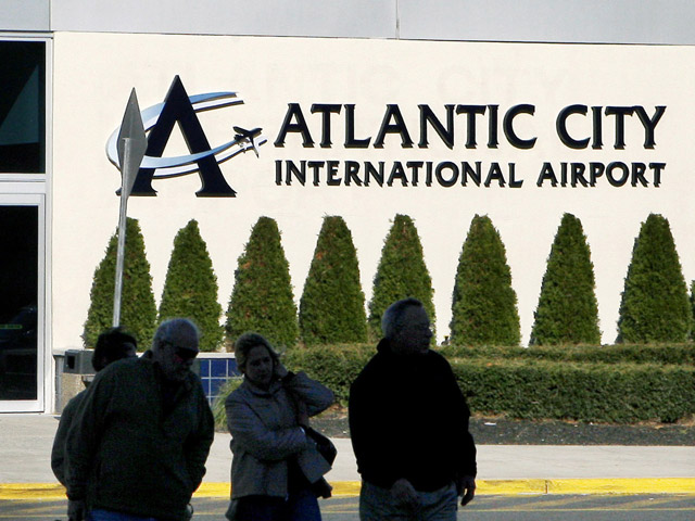 В аэропорту Атлантик-сити загорелся пассажирский самолет