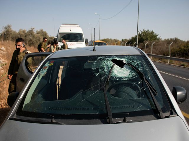 После нападения на автомобиль около деревни Азун. 55-я трасса (архив)