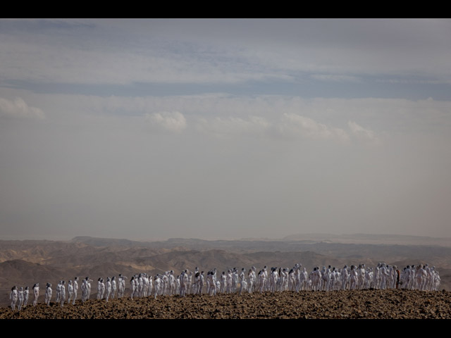 Массовая "голая фотосессия" Туника в поддержку музея Мертвого моря. Фоторепортаж