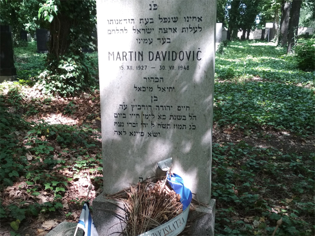 Могила Мартина Давидовича в Праге (несколько месяцев назад)