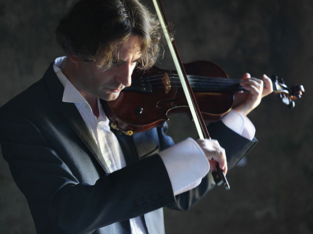 В ноябре скрипач Саня Кройтор даст серию концертов