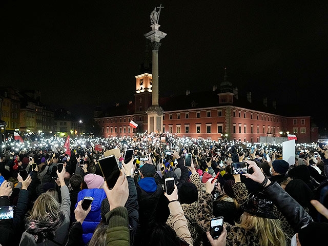 Многотысячная манифестация против запрета абортов в Варшаве. 6 ноября 2021 года