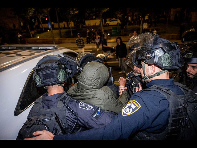 Акция в память об Ахувии Сандаке в Иерусалиме: водомет против камней. Фоторепортаж