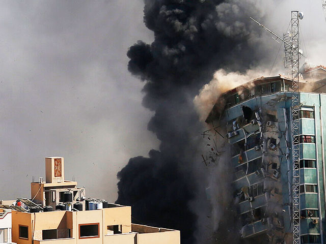 Разрушение башни "Аль-Джала" в Газе. 15 мая 2021 года