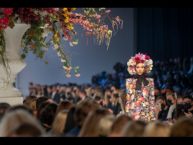 Цветы и краски Haute Couture. Фоторепортаж с показа мод в Вильнюсе