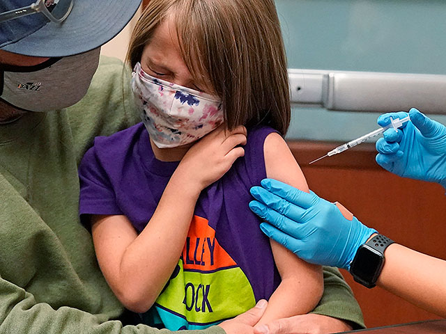 Больничная касса "Маккаби" начала запись детей 5-11 лет в очередь на вакцинацию против коронавируса