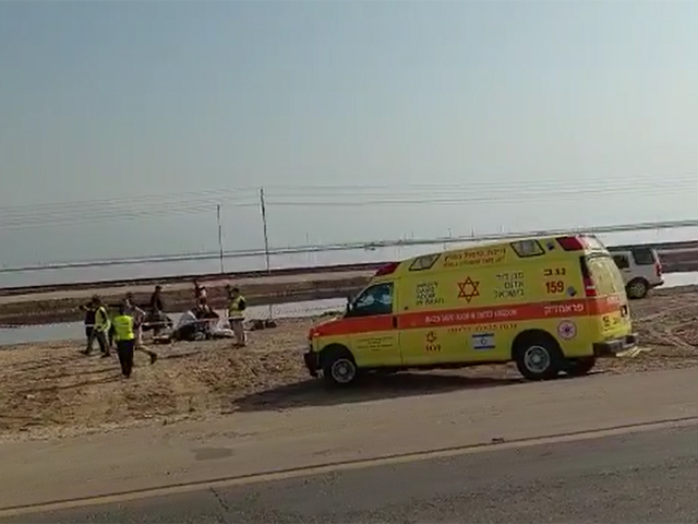 ДТП на 90-м шоссе: машина съехала в Мертвое море, погиб мужчина