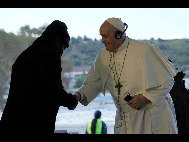 Папа Римский на острове Лесбос: встреча Франциска с беженцами. Фоторепортаж