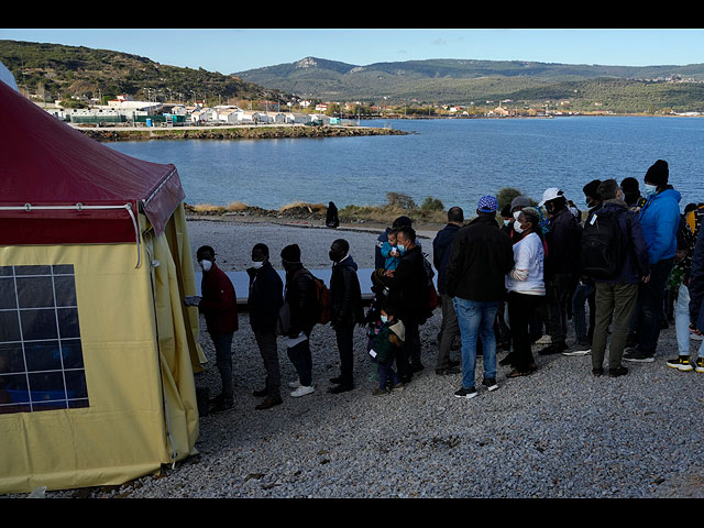 Папа Римский на острове Лесбос: встреча Франциска с беженцами. Фоторепортаж