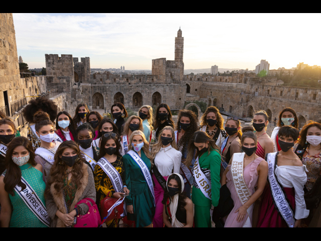 Участницы конкурса "Мисс Вселенная 2021" в Старом городе Иерусалима. Фоторепортаж
