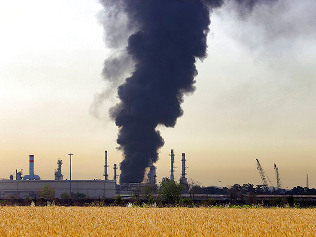 Взрыв на нефтеперерабатывающем предприятии на юге Ирана
