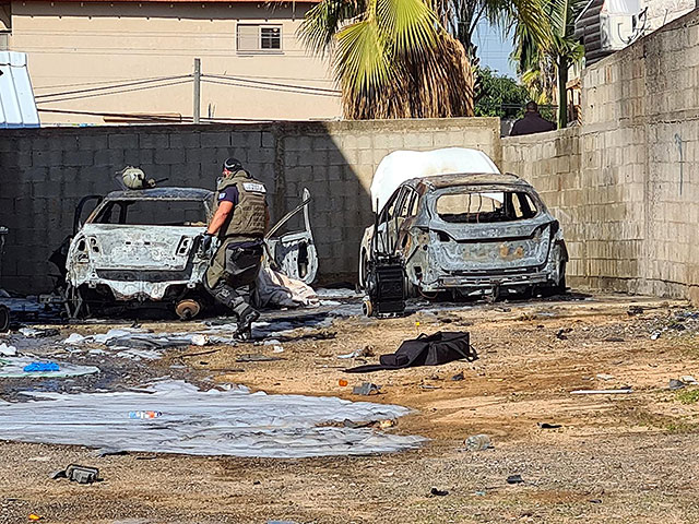 В Рамле сгорели три машины, есть погибшая и пострадавшие
