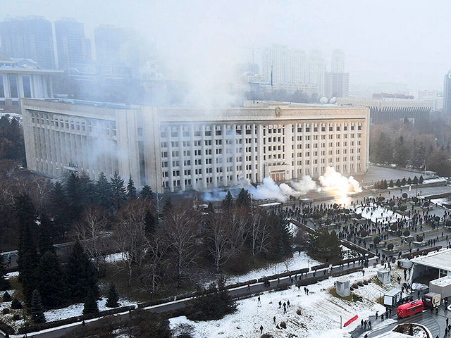 Подожжена резиденция президента Казахстана в Алма-Ате