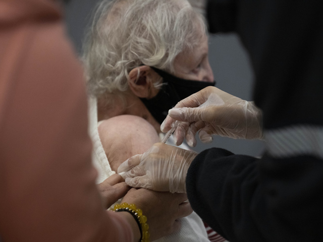 "Пятая волна" эпидемии коронавируса в Израиле: число зараженных превысило 100 тысяч, около 450 из них в больницах