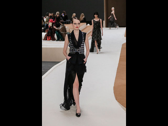 Показ коллекции Chanel весна-лето 2022