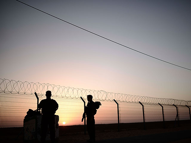 На границе с Газой задержаны два палестинских араба, вооруженные гранатой