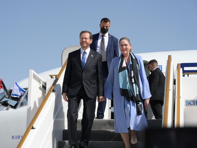 Президент Израиля Ицхак Герцог прибыл в ОАЭ