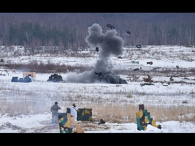 Украинские солдаты тренируются использовать американские ракеты SMAW-D на полигоне недалеко от Львова, 4 февраля 2022 года