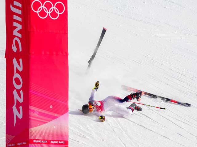 Олимпиада. Слалом-гигант. Американская горнолыжница упала на трассе и сломала ногу