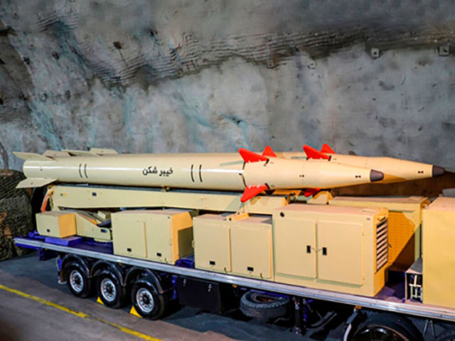 Иран отметил возобновление переговоров в Вене презентацией баллистической ракеты